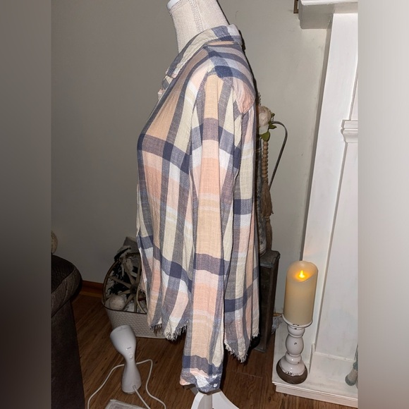 Bella Dahl Linen Blend Pink Plaid Fringed Shirt Women's size M CUTE and COMFY🩷 - Picture 3 of 8